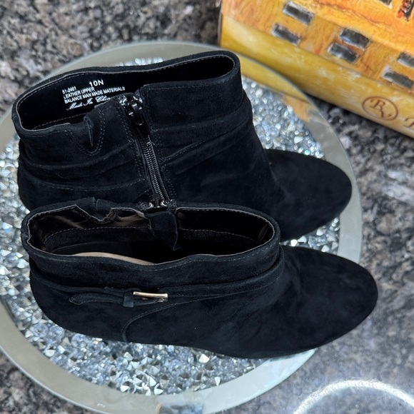Bella Vita felicity Black suede Ankle Booties NWT 10N - Picture 11 of 15